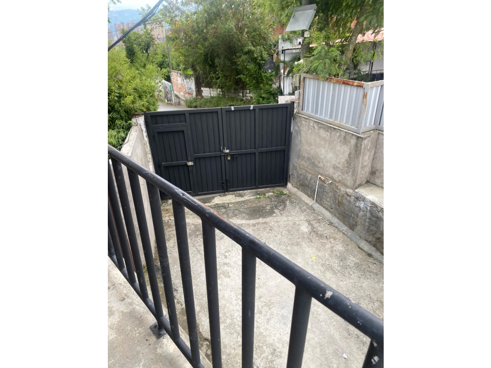 SE VENDE BODEGA EN ROBLEDO SECTOR LA POLA