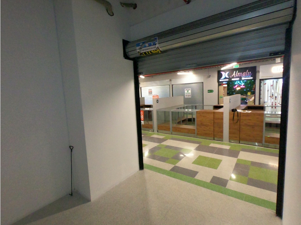 SE ARRIENDA LOCAL COMERCIAL EN EL C.C PLAZA BEILLIN - 3