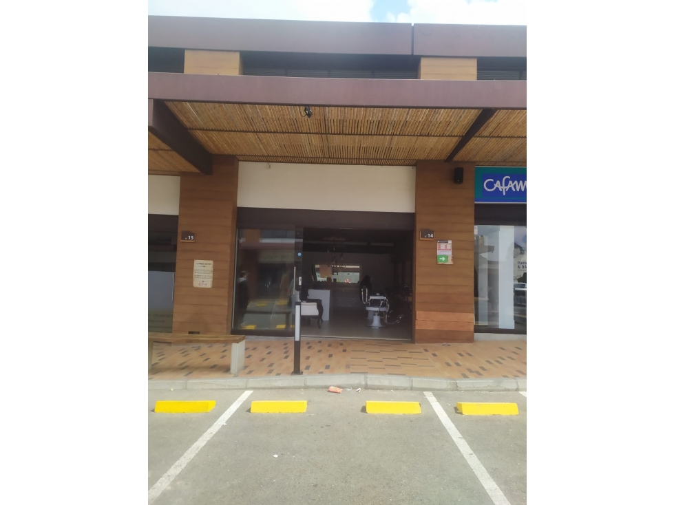 SE ARRIENDA LOCAL COMERCIAL EN LA CEJA, MALL CANTARRANA - 2