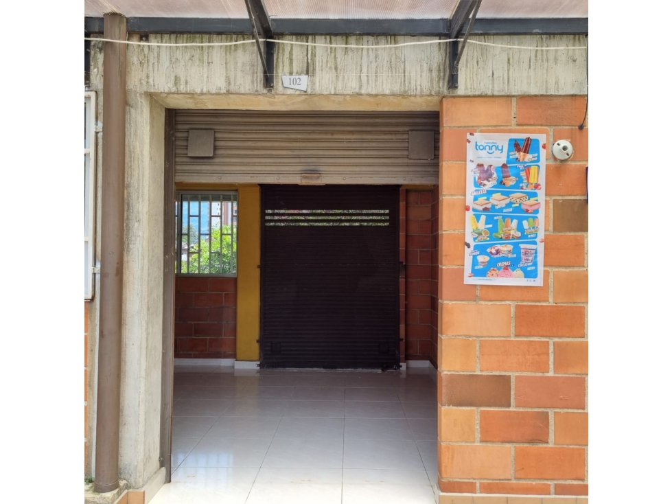 SE ARRIENDA/VENDE LOCAL COMERCIAL EN LA LADERA — foto 4