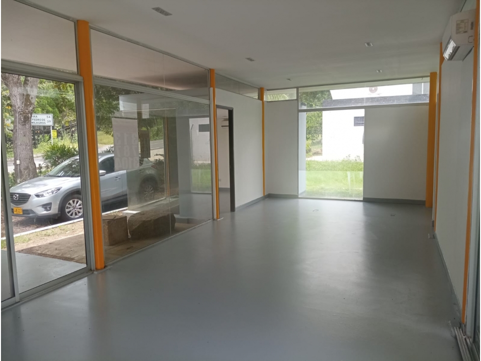 SE ARRIENDA LOCAL EN GUAYACANES 2 - SAN JERONIMO - 2