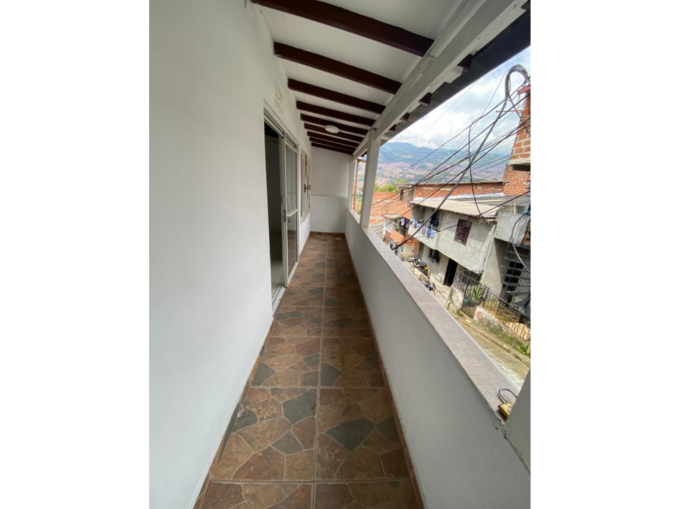 SE VENDE CASA EN SANTA CRUZ, MEDELLIN — foto 2