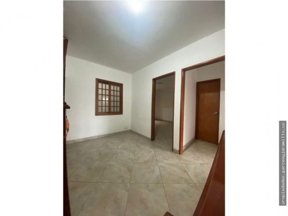 SE VENDE CASA DUPLEX CON LOCAL EN CABAÑAS — foto 4