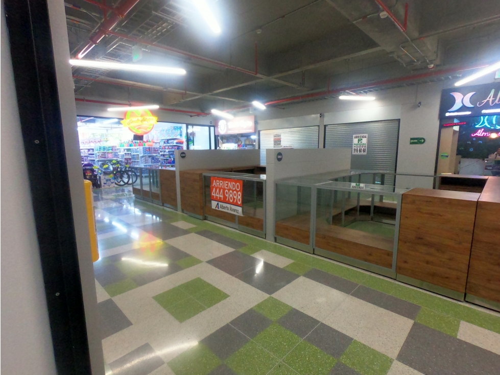 SE ARRIENDA LOCAL COMERCIAL EN EL C.C PLAZA BEILLIN - 6