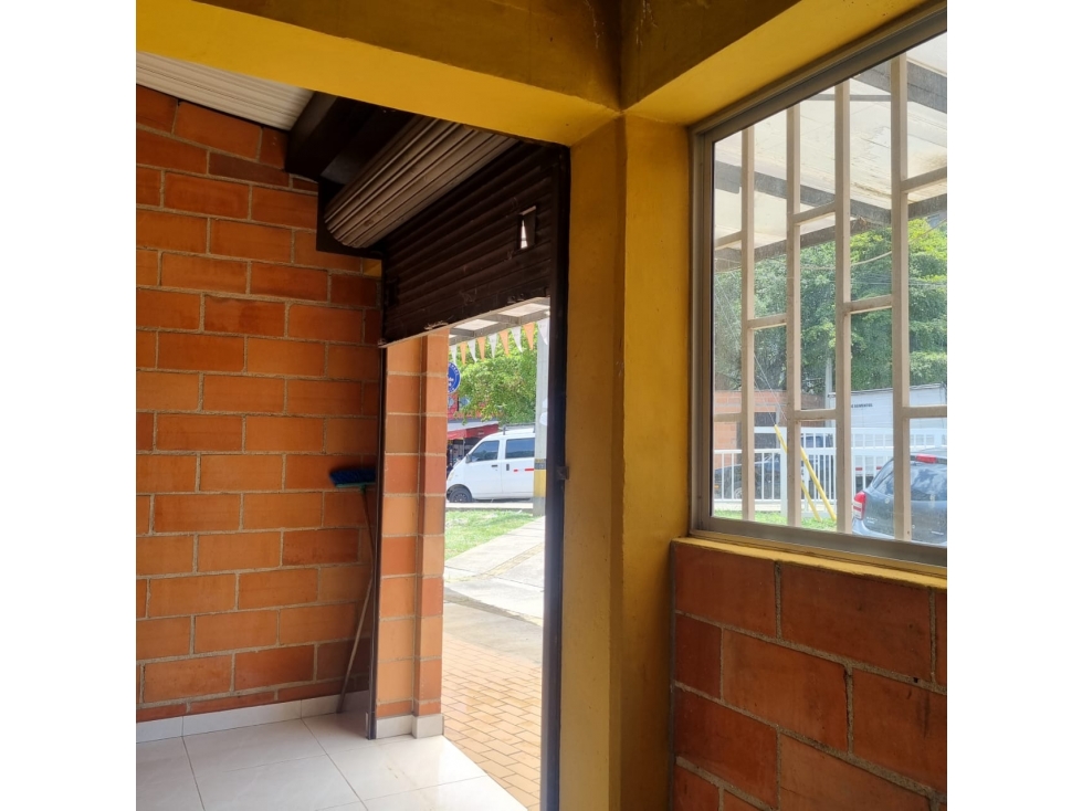 SE ARRIENDA/VENDE LOCAL COMERCIAL EN LA LADERA — foto 5