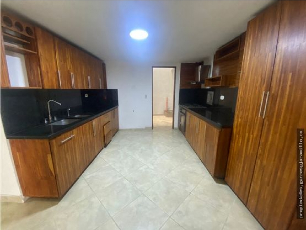 SE VENDE CASA DUPLEX CON LOCAL EN CABAÑAS — foto 2