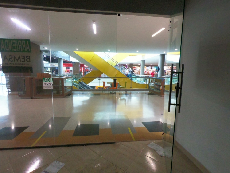 SE ARRIENDA LOCAL PLAZA ARRAYANES EN ITAGUI — foto 3