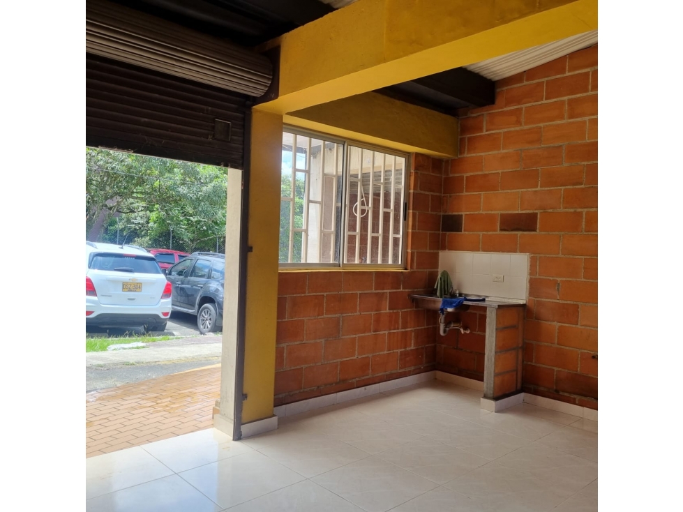 SE ARRIENDA/VENDE LOCAL COMERCIAL EN LA LADERA — foto 6