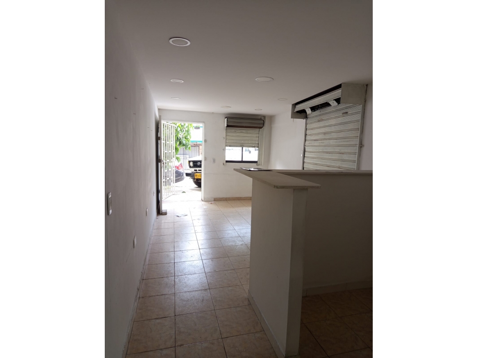 SE ARRIENDA LOCAL EN PEDREGAL - 1