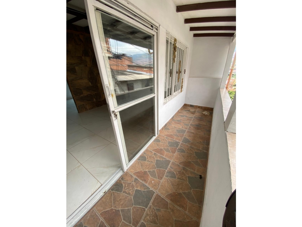 SE VENDE CASA EN SANTA CRUZ, MEDELLIN — foto 3