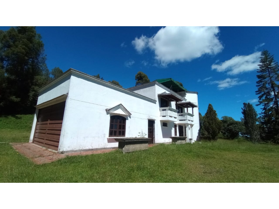 SE ARRIENDA CASA CAMPESTRE EN LA LOMA DEL ESCOBERO, ENVIGADO