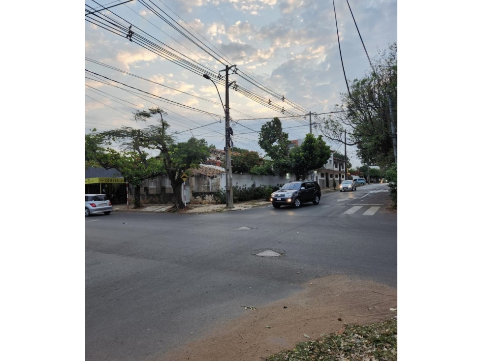 Inmueble en Esquina 300 m2 Los Laureles - 1