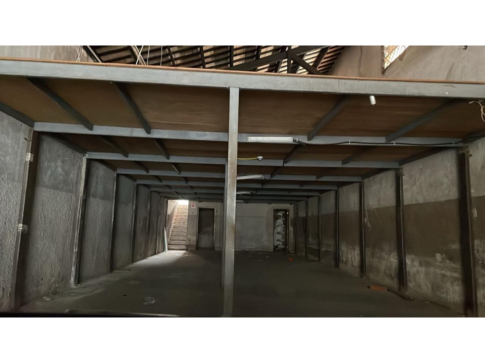 Depósito en ALQUILER en el Centro 162 m2 + Altillo - 2