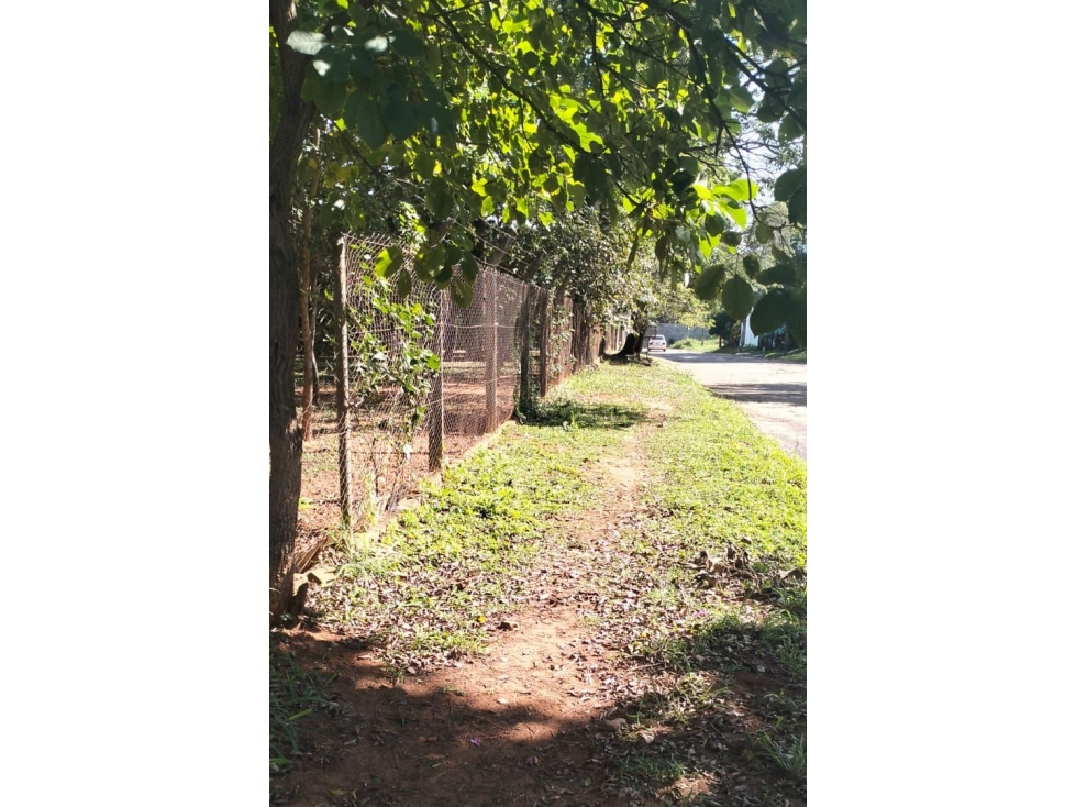 Terreno 2.800 m2 Zona CIT en esquina - 1