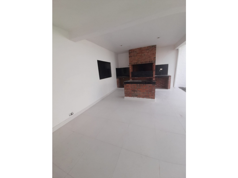 Casa Minimalista 3 Dormitorios, escritorio, amplio patio - 6