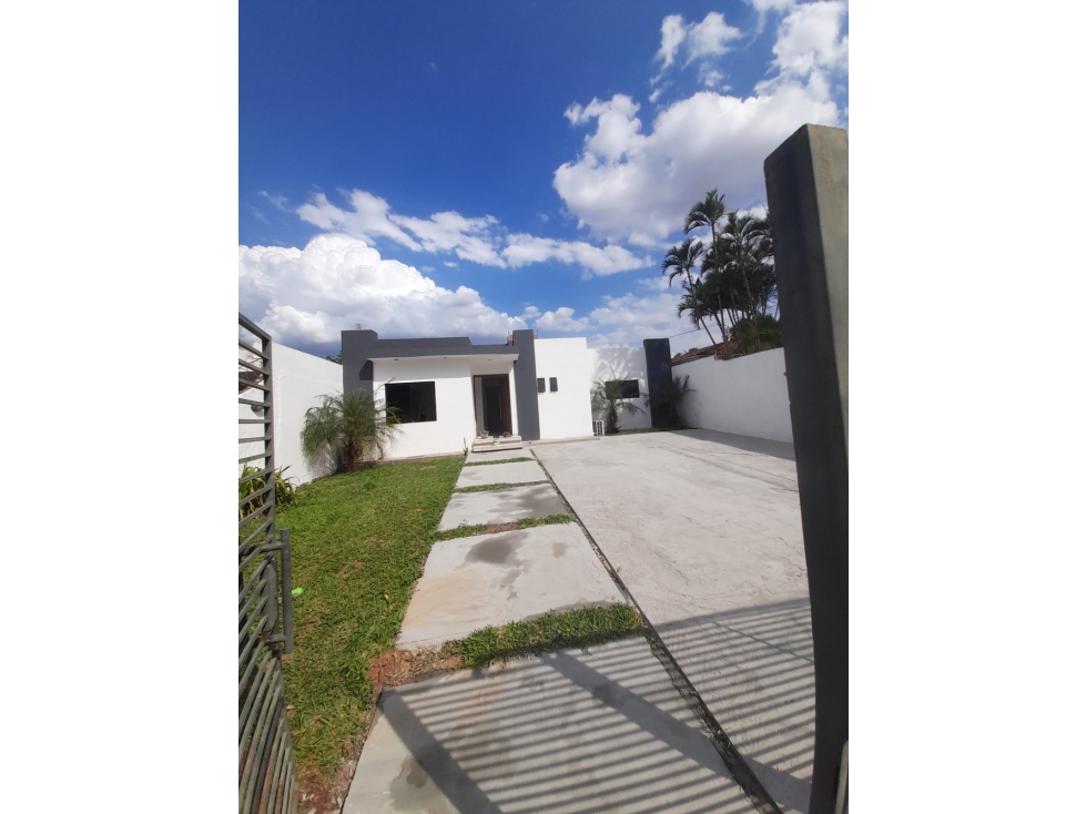 Casa Minimalista 3 Dormitorios, escritorio, amplio patio - 2