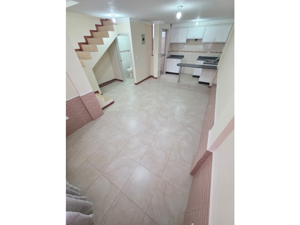 INMOPI VENDE CASA EN CONJUNTO CONOCOTO - PUENTE 2 IPV-0058 — foto 2