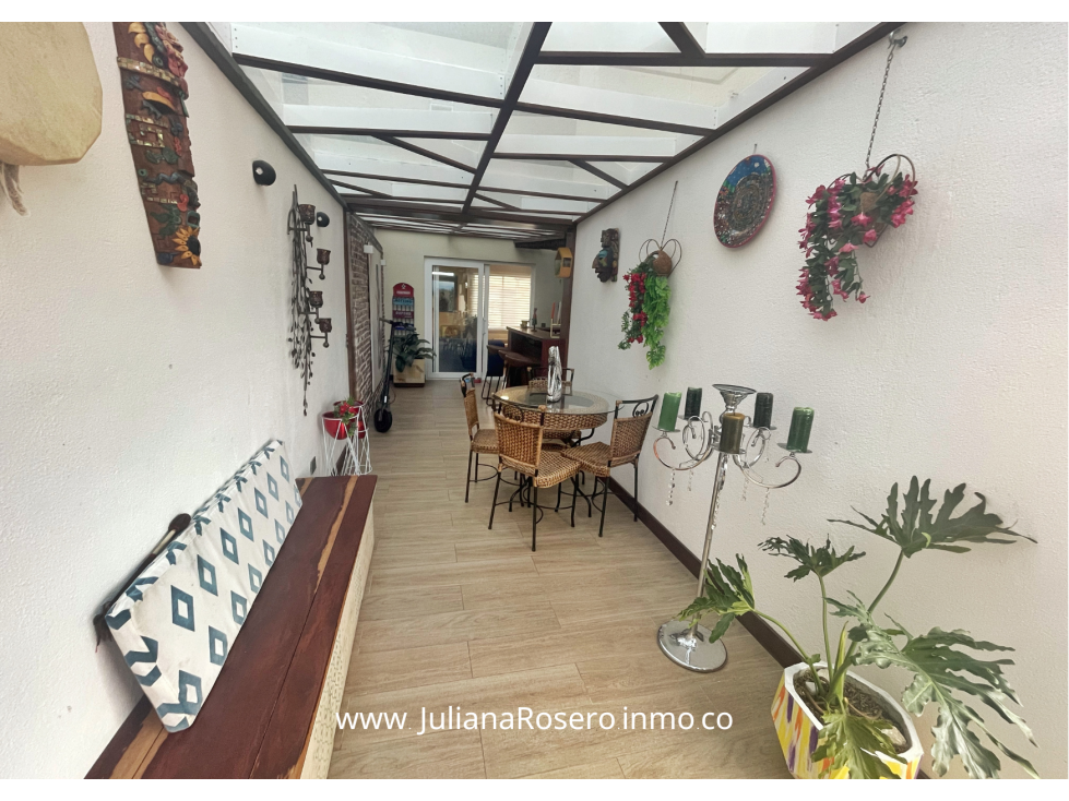 VENDO EXCLUSIVA Y LUJOSA CASA EN CAMPO ARAGON