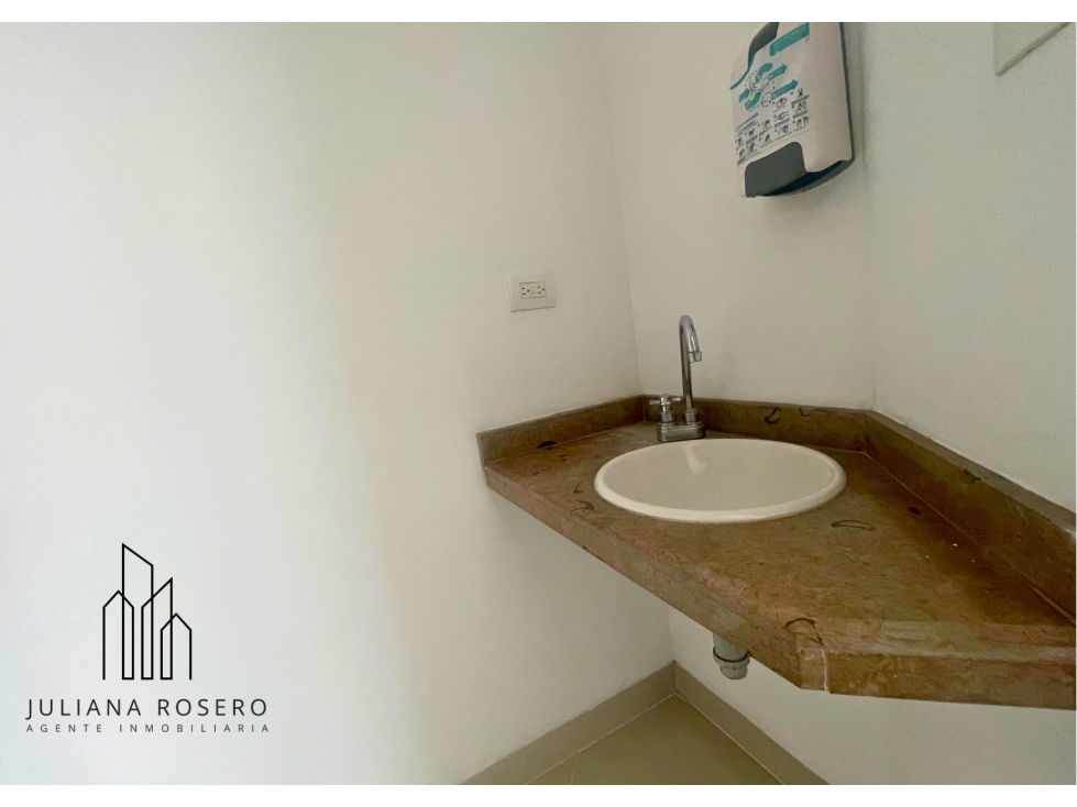 VENTA DE CONSULTORIO ESQUINERO - CENTRO DE ESPECIALISTAS CIUDAD BLANCA - 6