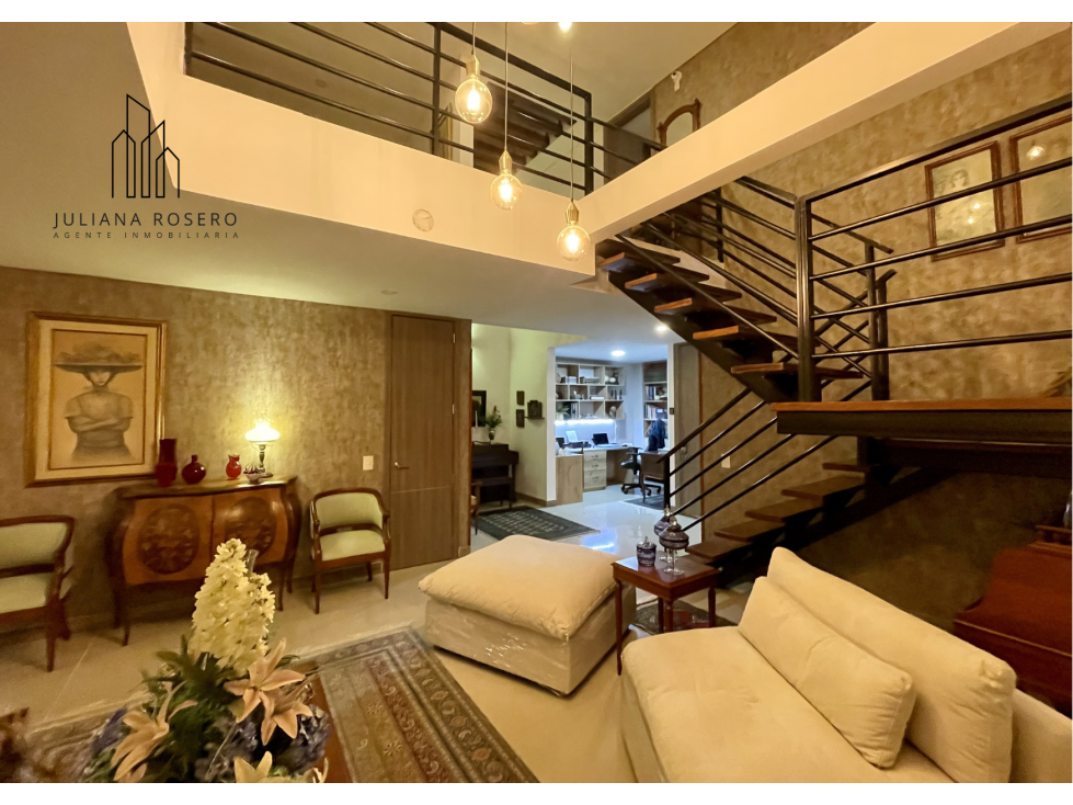 VENDO CASA ESQUINERA DE LUJO EN QUINTANAR DE LA PRADERA