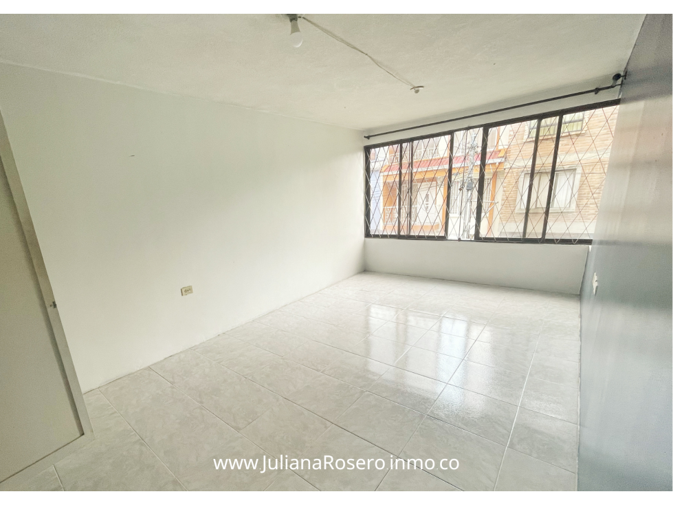 VENDO CASA ESQUINERA EN BOSQUES DE POMONA (3 PISOS) — foto 6
