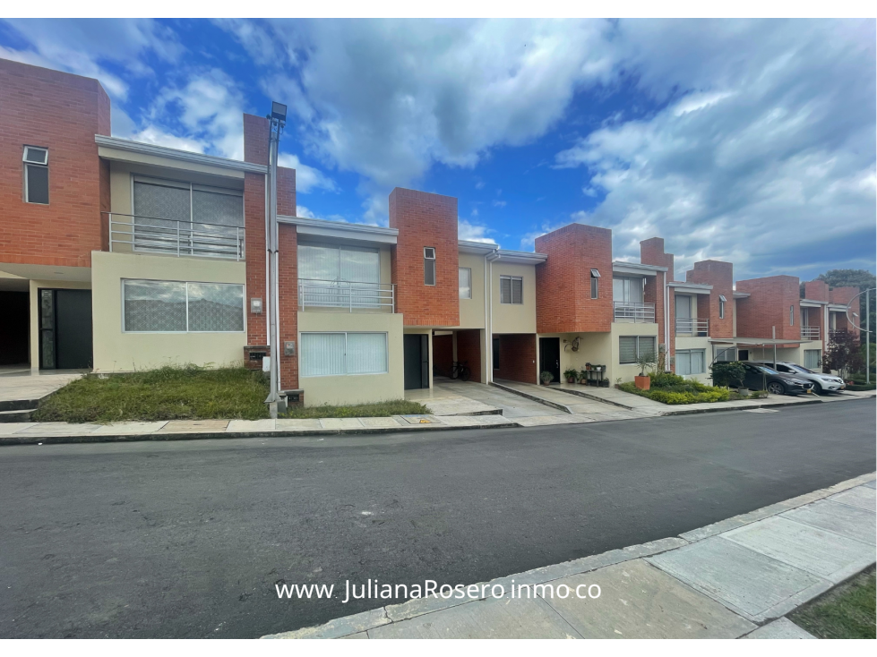 VENDO EXCLUSIVA Y LUJOSA CASA EN CAMPO ARAGON — foto 2