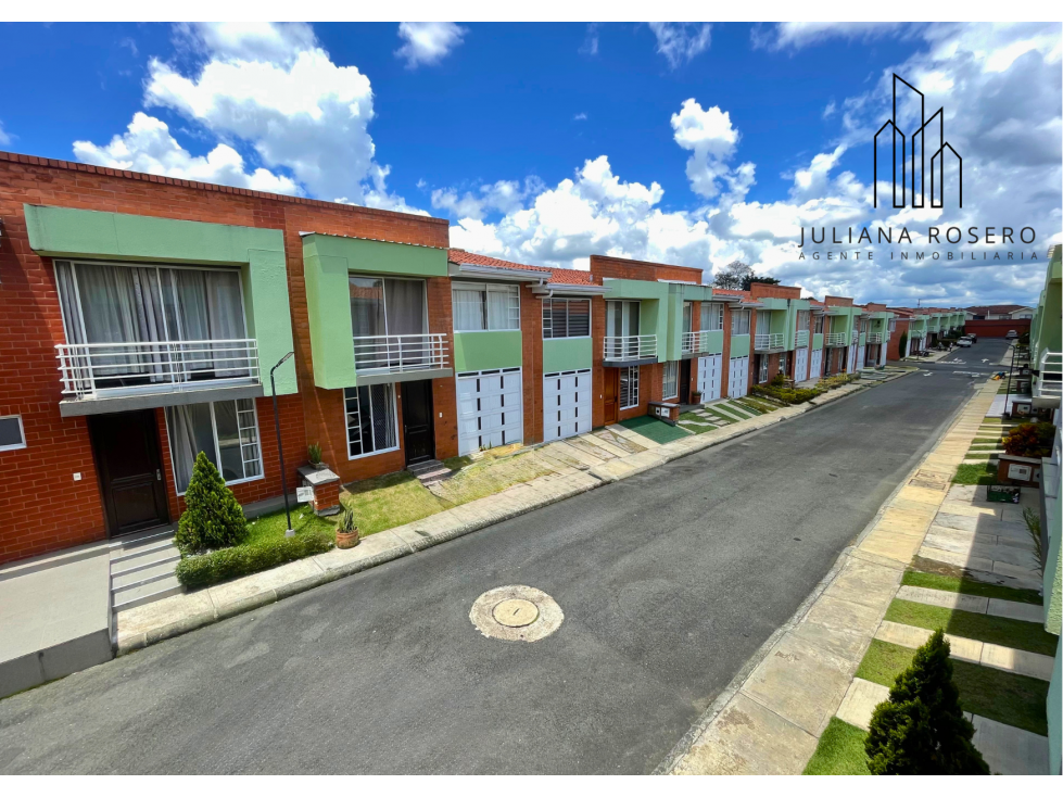 VENDO CASA ESQUINERA EN RIO VERDE (VARIANTE NORTE)