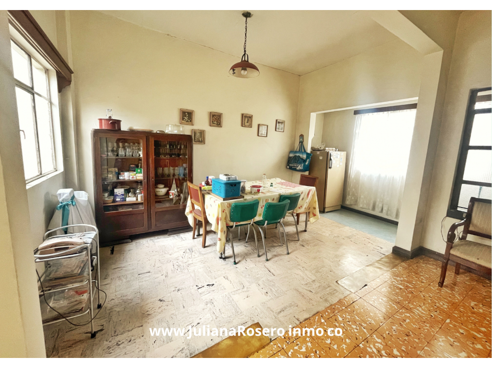 VENDO CASA GRANDE EN EL CENTRO CON 2 APARTAMENTOS Y 1 OFICINA — foto 3