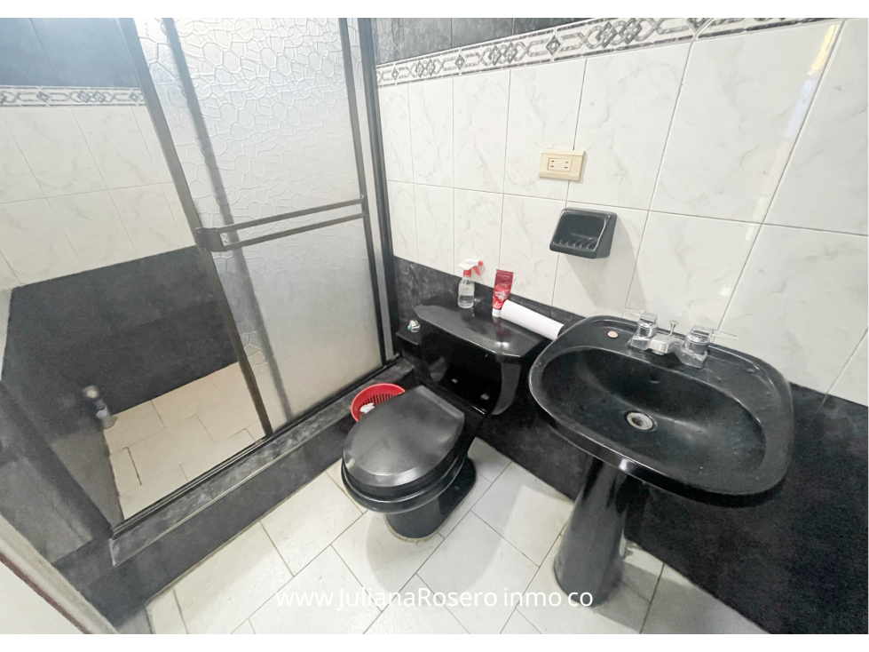VENDO CASA ESQUINERA EN BOSQUES DE POMONA (3 PISOS) — foto 4