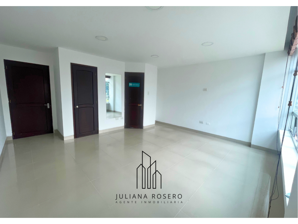 VENTA DE CONSULTORIO ESQUINERO - CENTRO DE ESPECIALISTAS CIUDAD BLANCA - 4