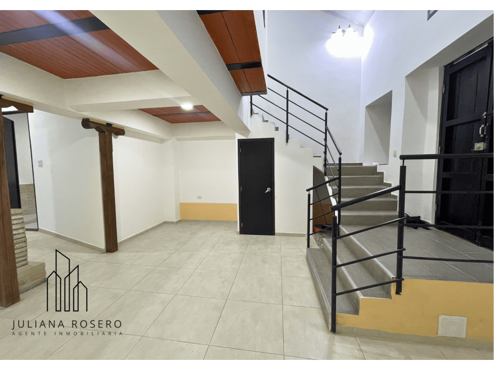 ARRIENDO CASA COMERCIAL REMODELADA EN CENTRO HISTORICO