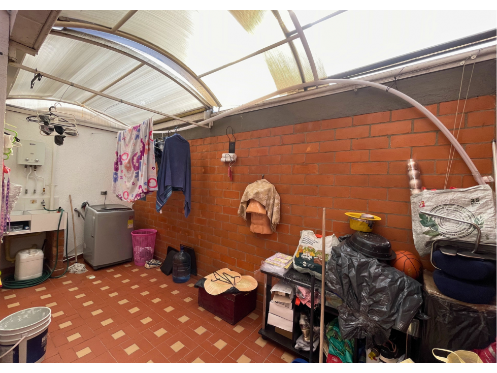 VENDO CASA ESQUINERA EN VERSALLES (SECTOR ALDEA) — foto 5