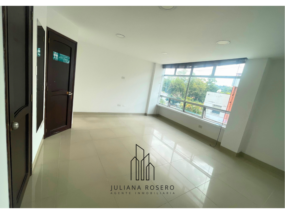 VENTA DE CONSULTORIO ESQUINERO - CENTRO DE ESPECIALISTAS CIUDAD BLANCA - 3