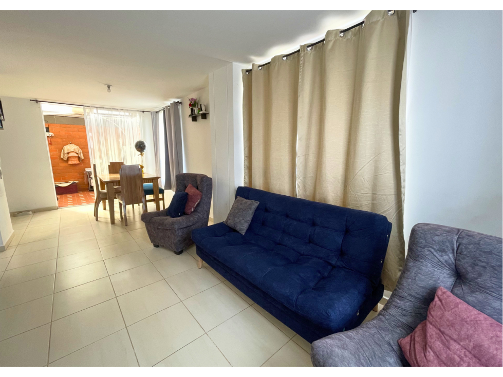 VENDO CASA ESQUINERA EN VERSALLES (SECTOR ALDEA) — foto 2