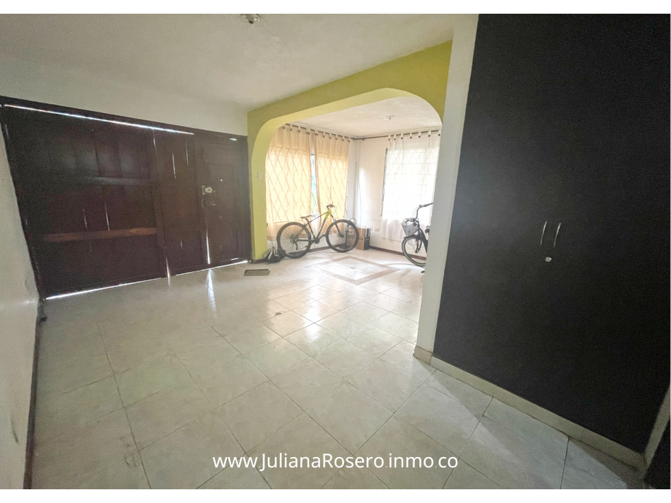 VENDO CASA ESQUINERA EN BOSQUES DE POMONA (3 PISOS)