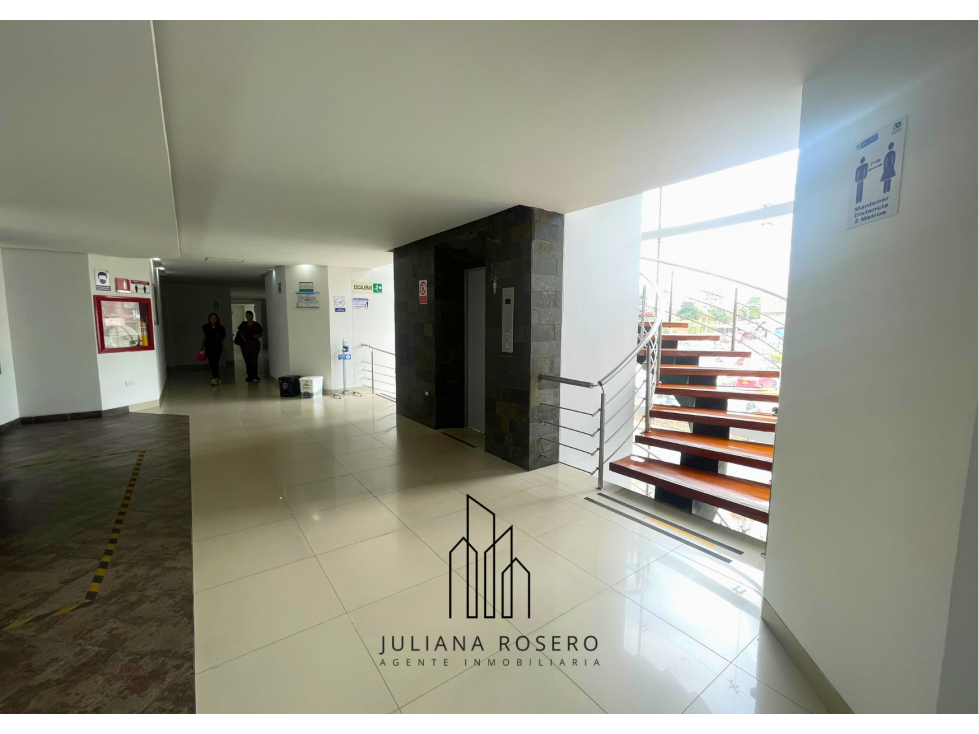 VENTA DE CONSULTORIO ESQUINERO - CENTRO DE ESPECIALISTAS CIUDAD BLANCA - 2