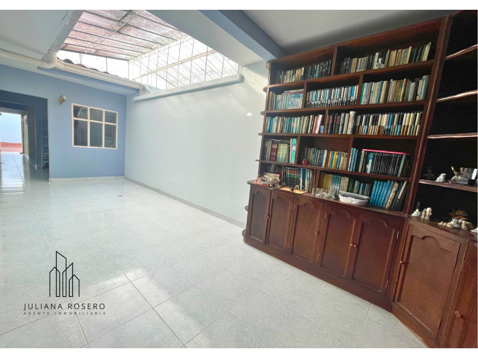VENDO CASA EN PRADOS DEL NORTE (1 PISO)