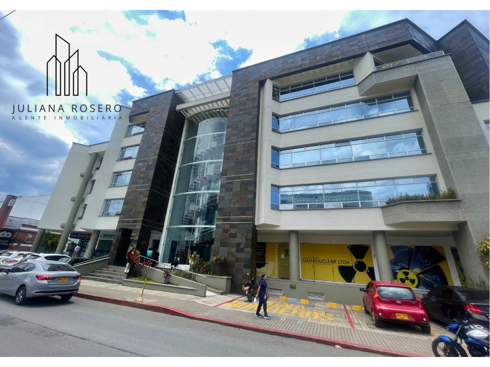 VENTA DE CONSULTORIO ESQUINERO - CENTRO DE ESPECIALISTAS CIUDAD BLANCA - 1