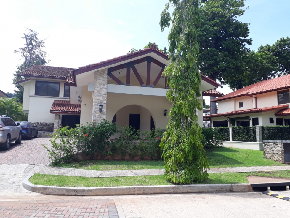 SE VENDE CASA EN PH SENDEROS - CAMINO DE CRUCES