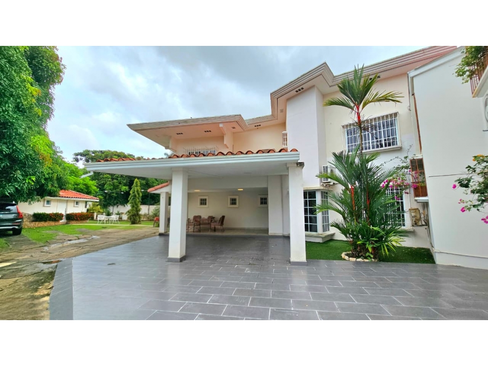 SE VENDE CASA EN EL HEXAGONO - ALTOS DEL GOLF - SAN FRANCISCO