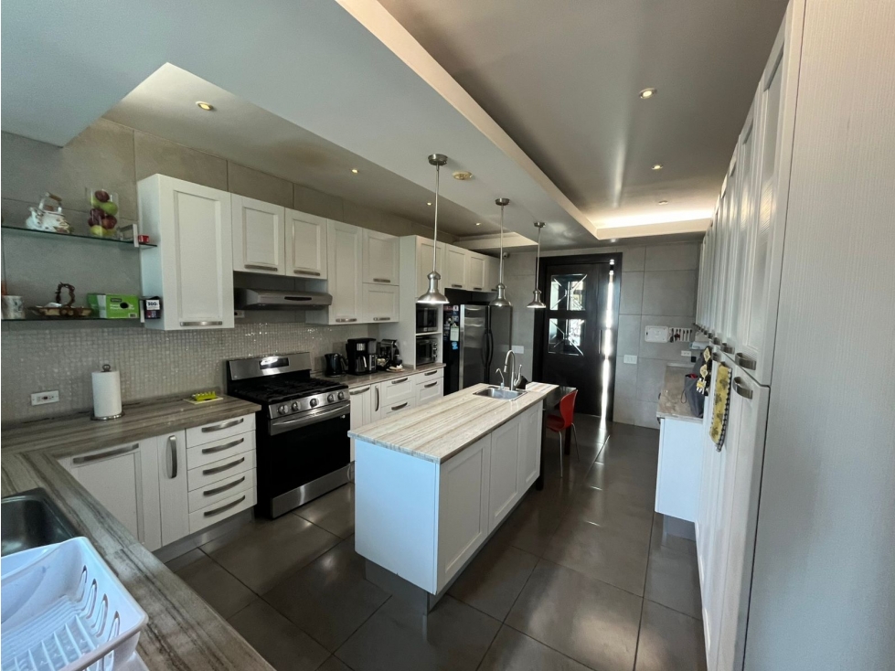 SE VENDE HERMOSO DUPLEX EN EL PH BLUE BAHIA - PUNTA PACIFICA — foto 4