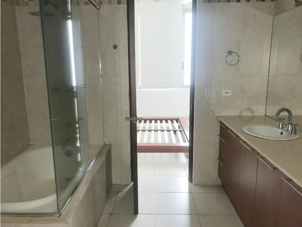 SE ALQUILA ACOGEDOR APTO EN PH ALTOS DE AMADOR - AMADOR (CAUSEWAY) — foto 6