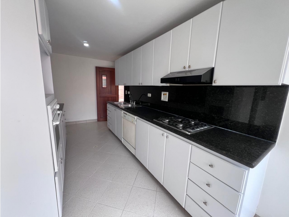 APARTAMENTO EN VENTA EN POBLADO, TESORO. — foto 2