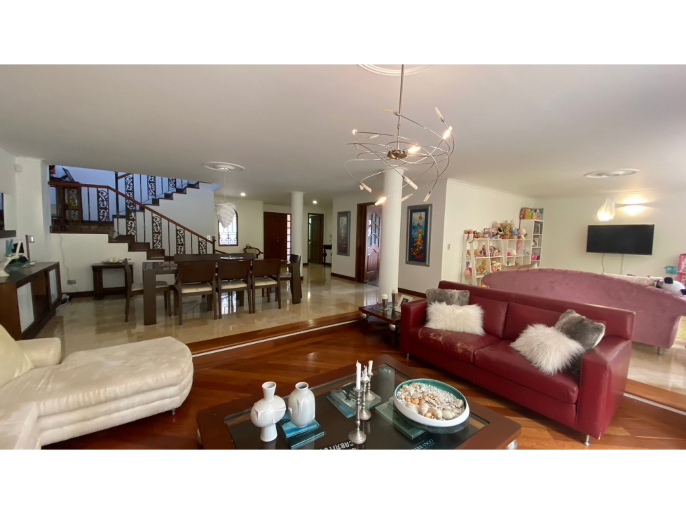 CASA EN VENTA EN MEDELLIN, POBLADO, LA CALERA.