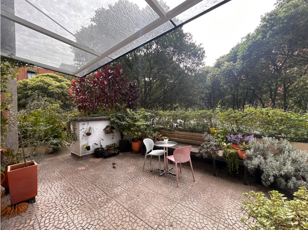 Apartamento en venta en Patio Bonito, el Poblado, Muy Comercial