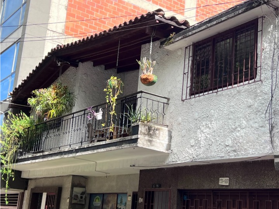 CASA EN VENTA LAURELES, ESTADIO.