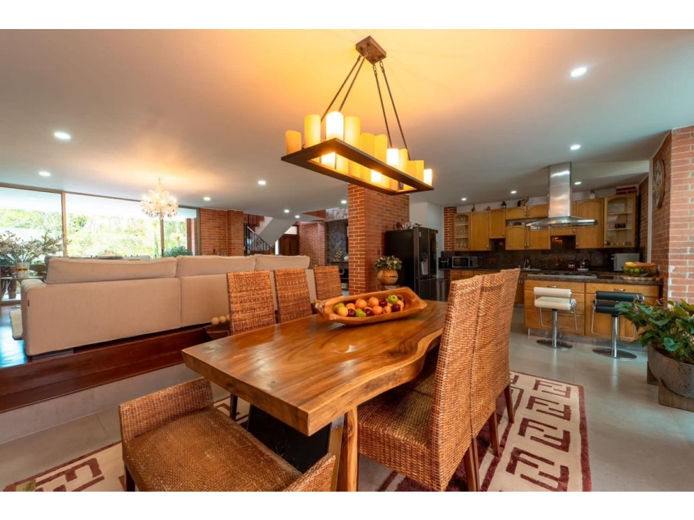Casa unifamiliar en venta en Sabaneta, cerca al parque — foto 2