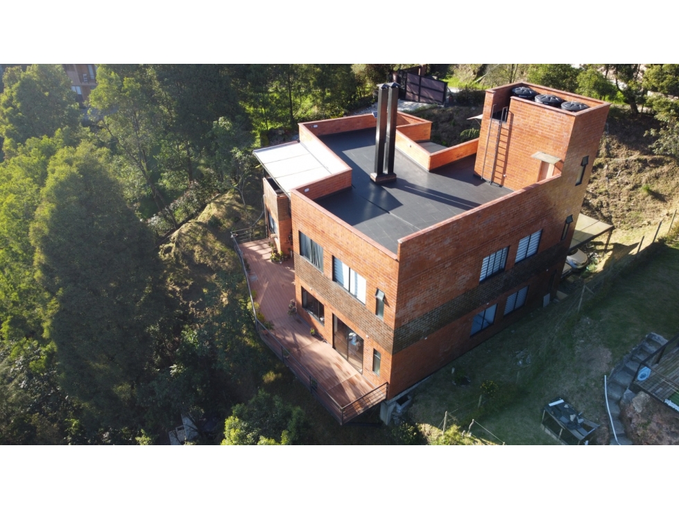 CASA EN VENTA EN ENVIGADO, LOMA DEL ESCOBERO.
