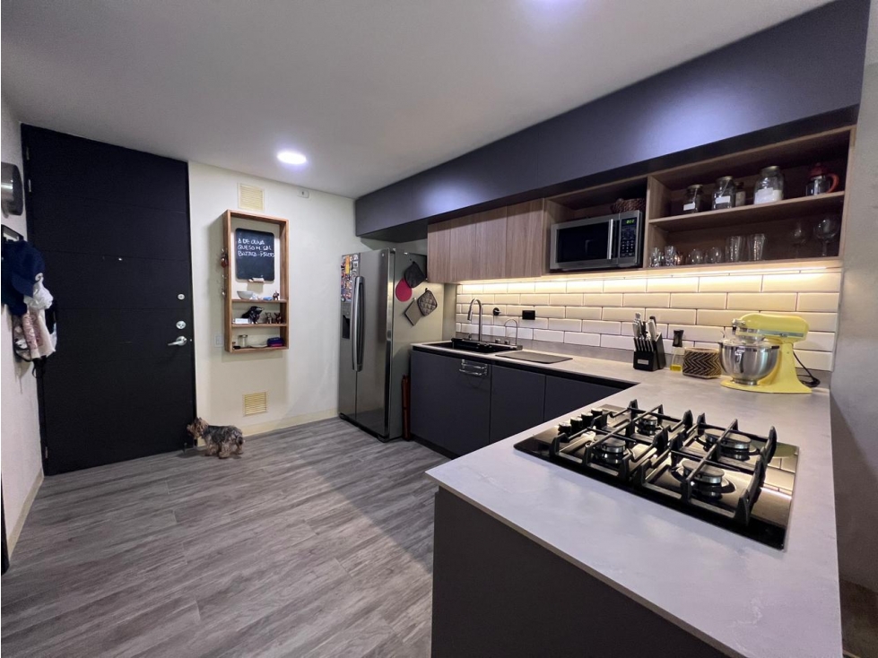 APARTAMENTO EN VENTA EN POBLADO, MILLA DE ORO — foto 2