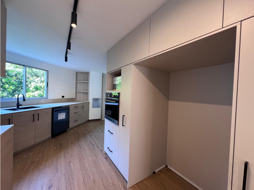 Vendo Apartamento Remodelado en Milla de Oro, 205m2. — foto 6